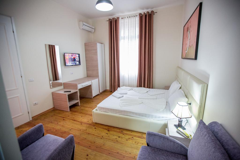 Living Hotel Tirana Buitenkant foto