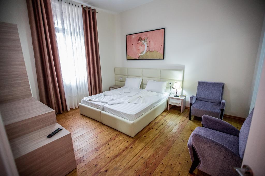 Living Hotel Tirana Kamer foto