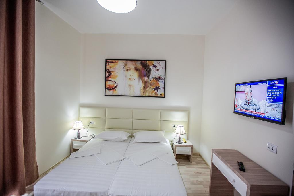 Living Hotel Tirana Buitenkant foto