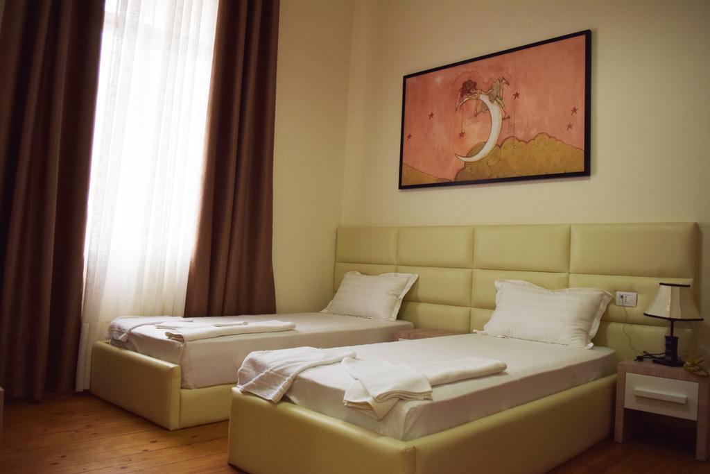 Living Hotel Tirana Buitenkant foto