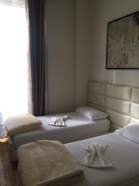 Living Hotel Tirana Buitenkant foto