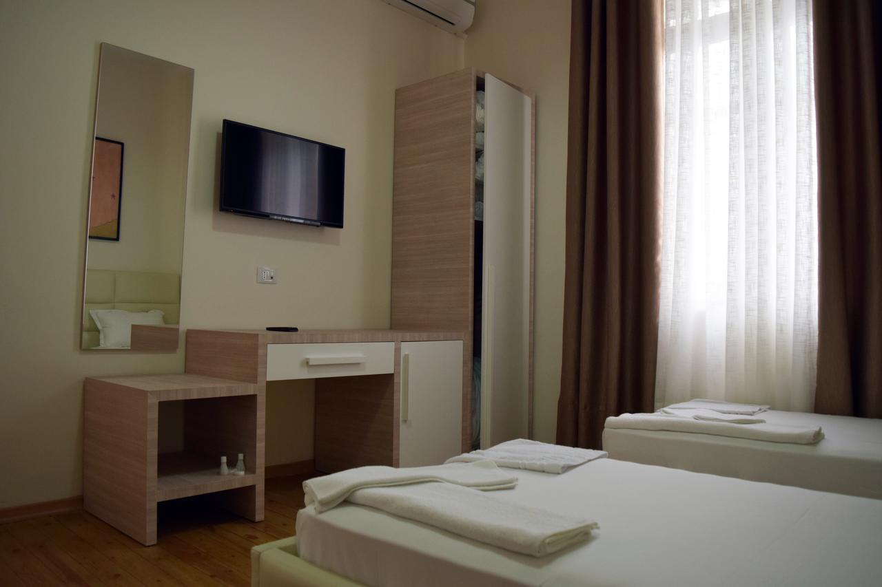 Living Hotel Tirana Buitenkant foto