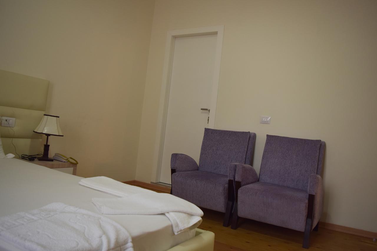Living Hotel Tirana Buitenkant foto