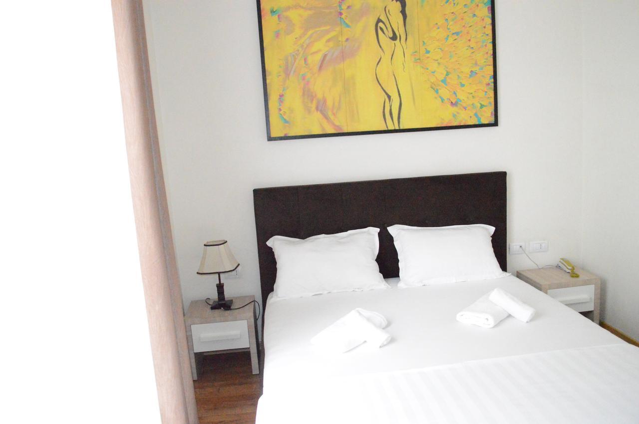 Living Hotel Tirana Buitenkant foto