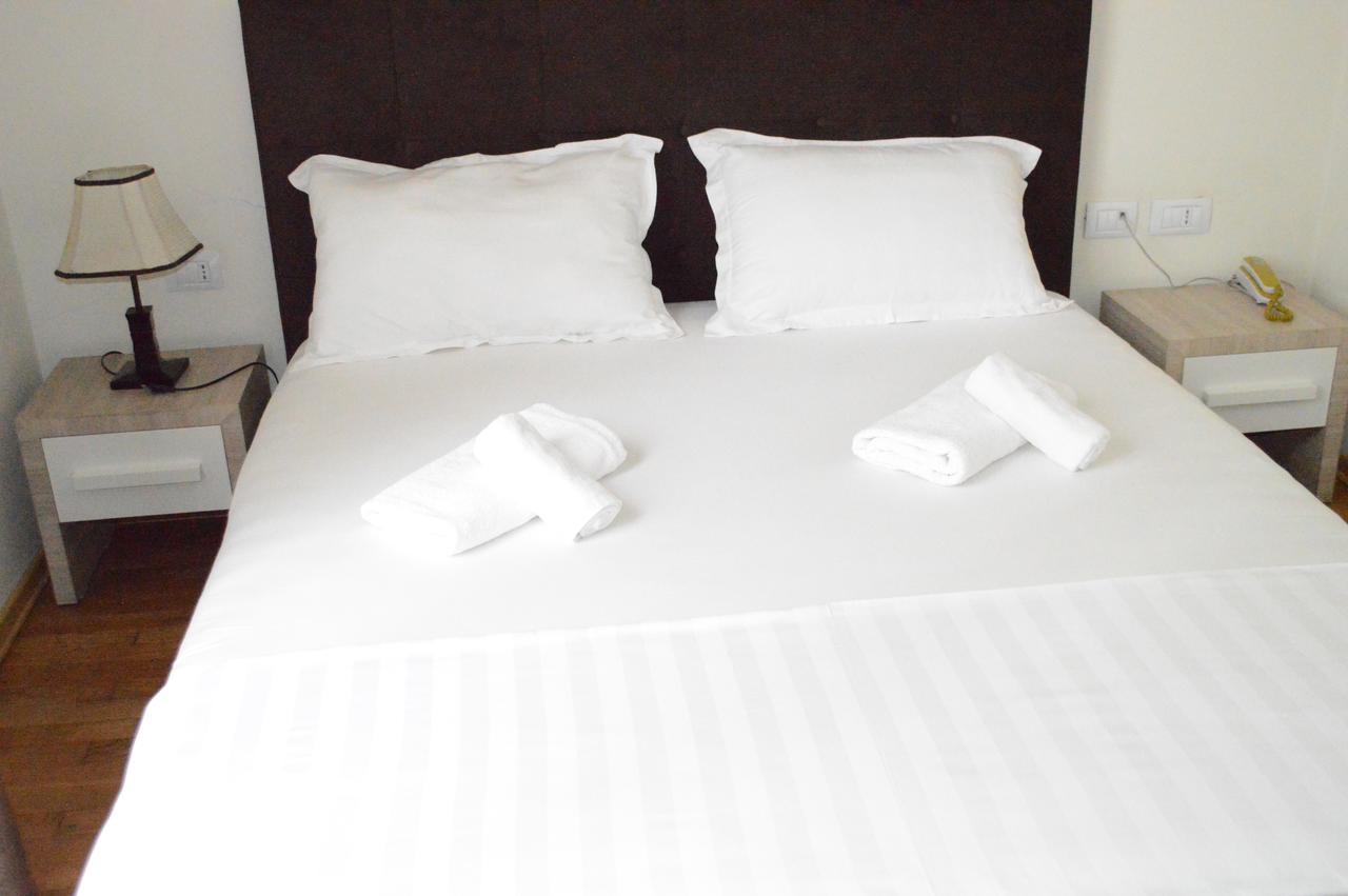 Living Hotel Tirana Buitenkant foto