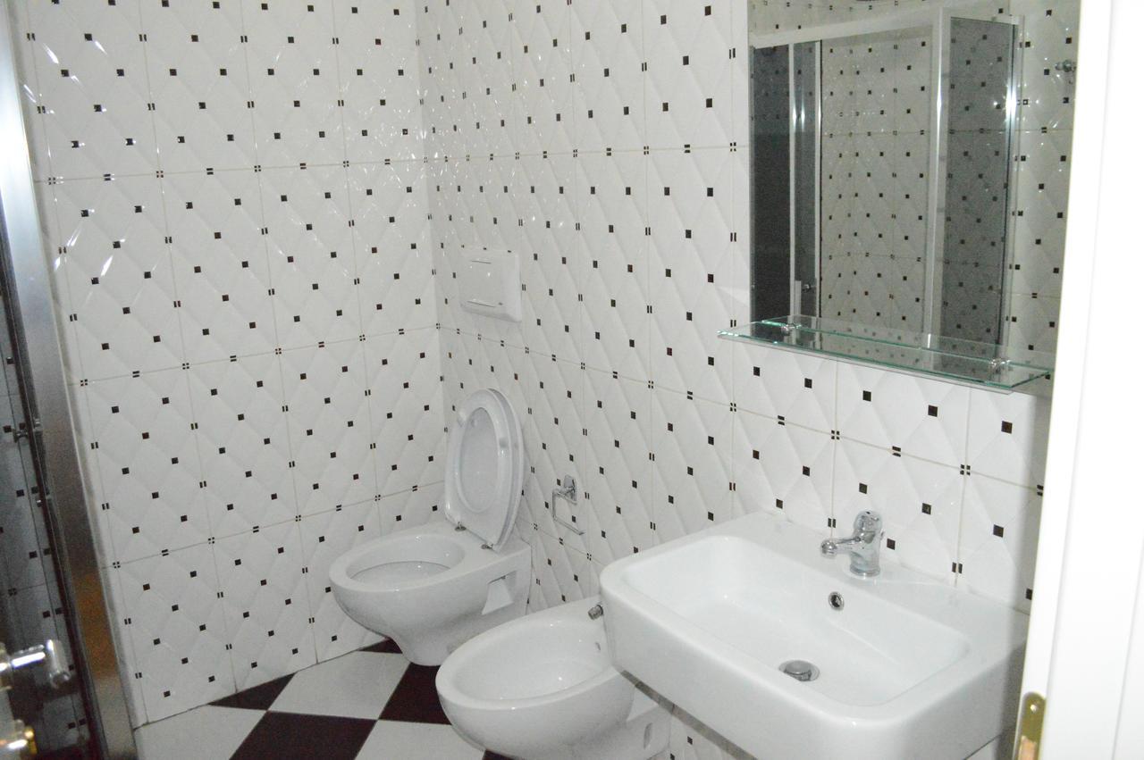 Living Hotel Tirana Buitenkant foto