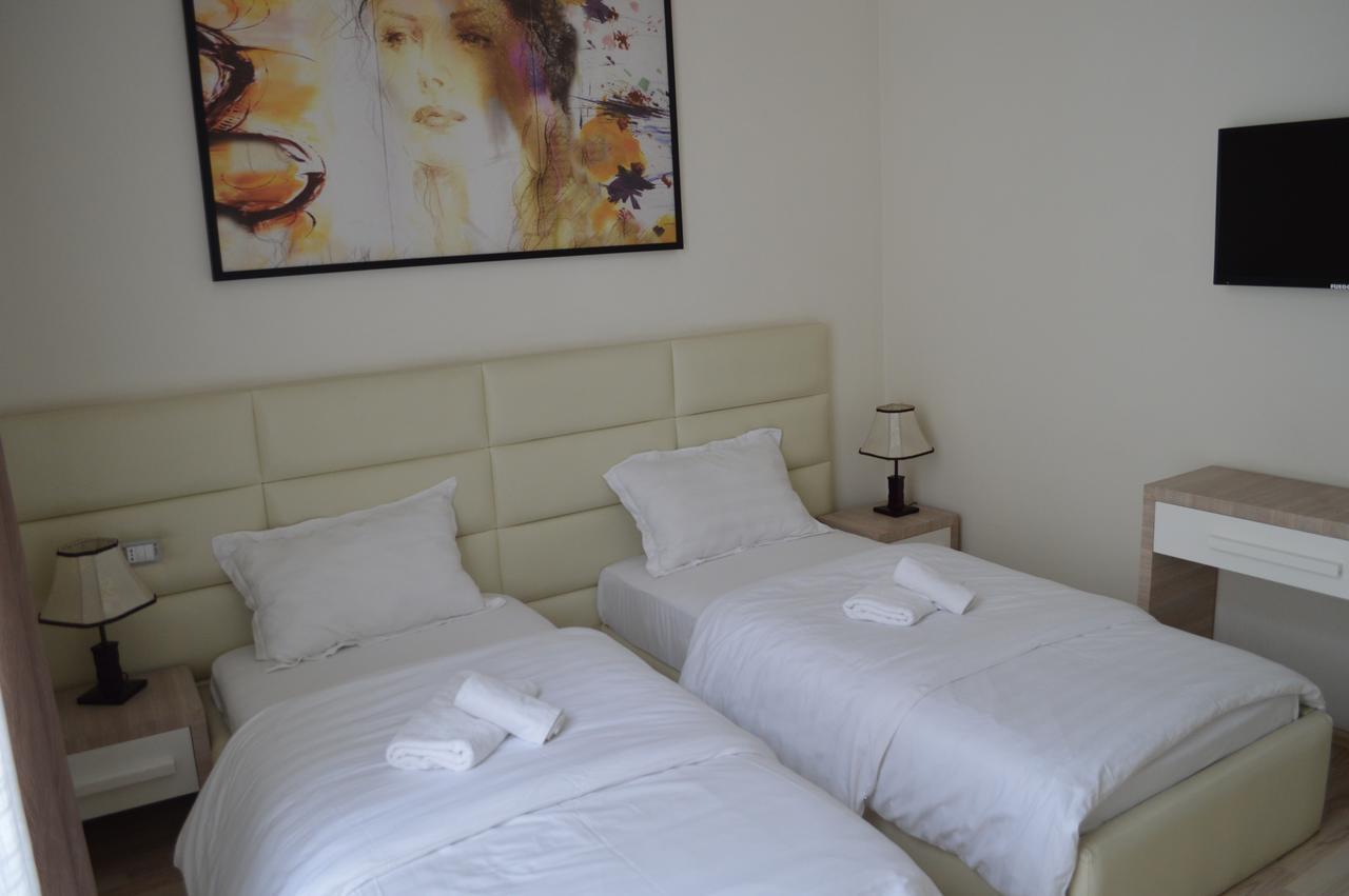 Living Hotel Tirana Buitenkant foto