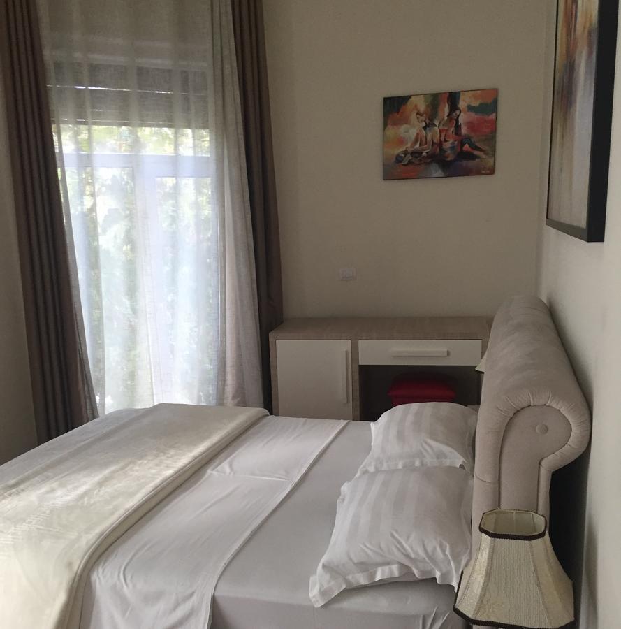 Living Hotel Tirana Buitenkant foto