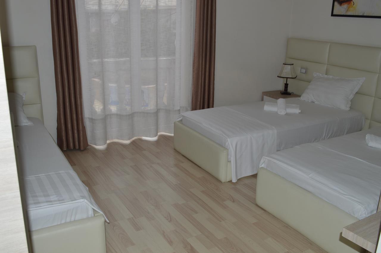 Living Hotel Tirana Buitenkant foto
