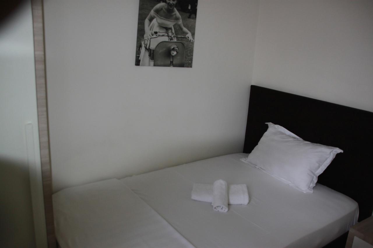 Living Hotel Tirana Buitenkant foto