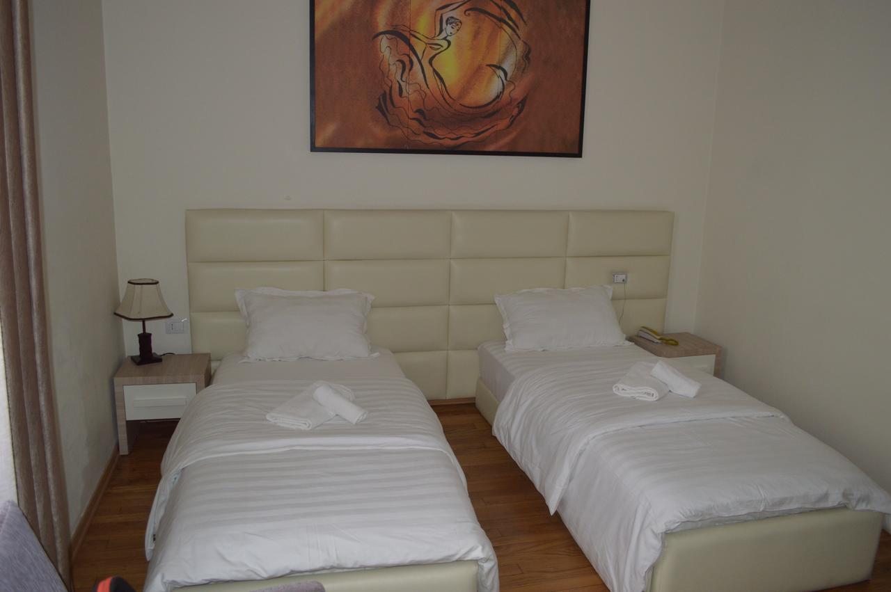 Living Hotel Tirana Buitenkant foto