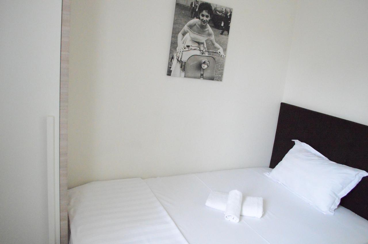Living Hotel Tirana Buitenkant foto