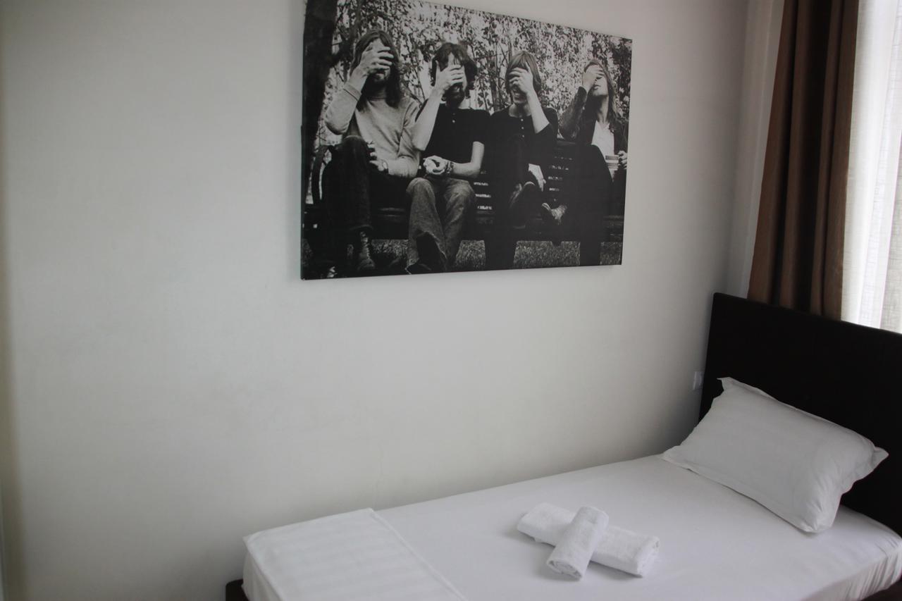Living Hotel Tirana Buitenkant foto