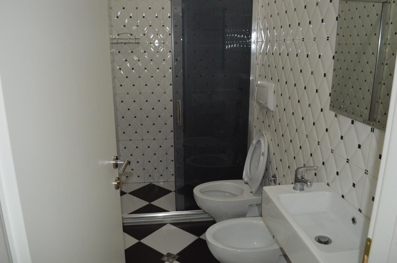 Living Hotel Tirana Buitenkant foto